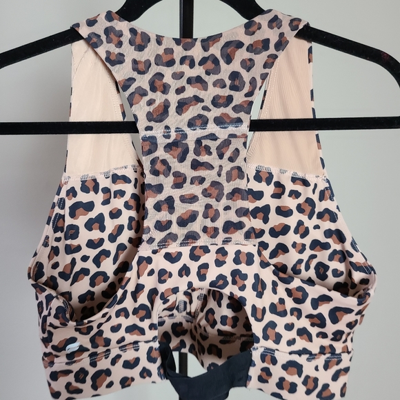 Fabletics leopard sports bra & legging set - Picture 6 of 7